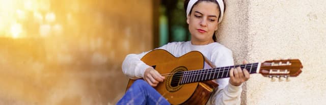 Jak zagrać chwyt C na gitarze: proste kroki i przydatne triki