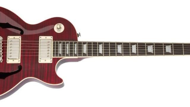 Jak brzmi gitara elektryczna? Różnice w dźwięku bez wzmacniacza