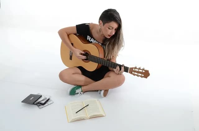Nauka chwytów gitarowych: jak łatwo opanować podstawowe akordy