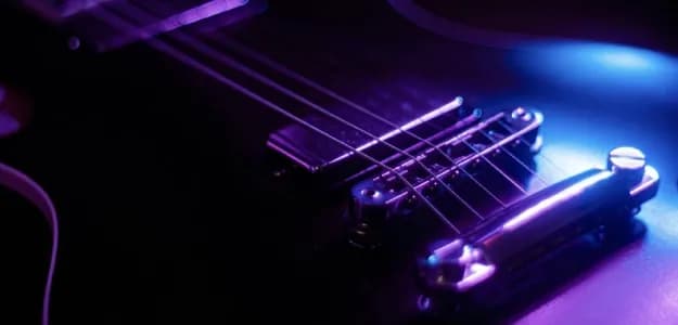 Jak grać na gitarze elektrycznej bez wzmacniacza i uzyskać świetny dźwięk